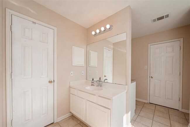 Building Photo - 20519 Westfield Estates Dr