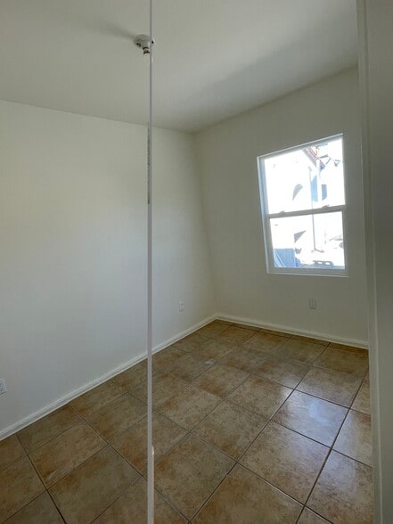 Building Photo - 6843 Vantage Ave