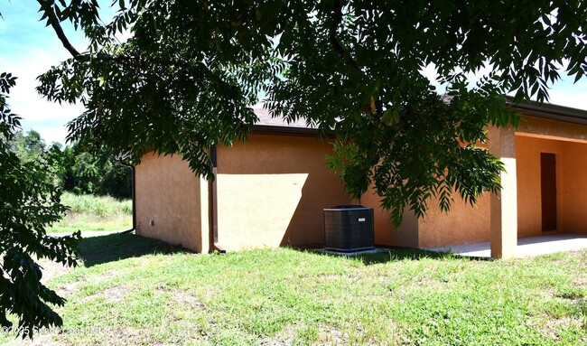 Building Photo - 1515 Furnari St