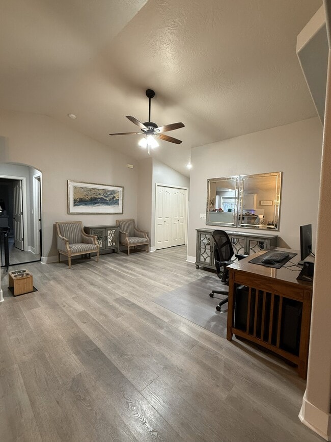 Building Photo - 443 NW Sandpiper Ave