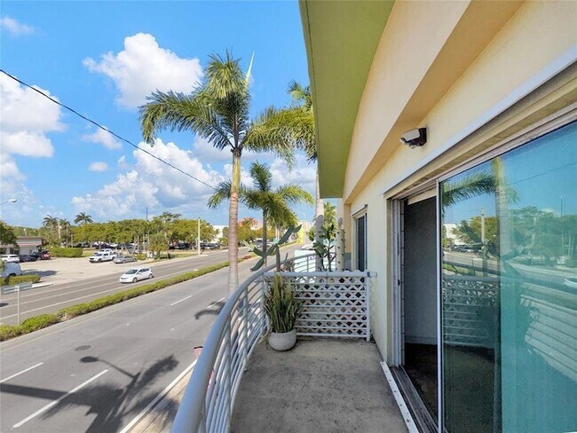 Building Photo - 200 E Dania Beach Blvd