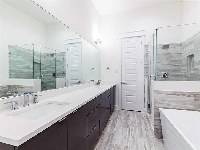 Building Photo - 2531 Hollister St