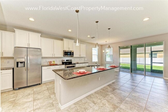 Building Photo - GORGEOUS DEL TIERRA HOME WITH FENCED YARD! 3 BED/2 BATH AMAZING KITCHEN! MAY MOVE IN !