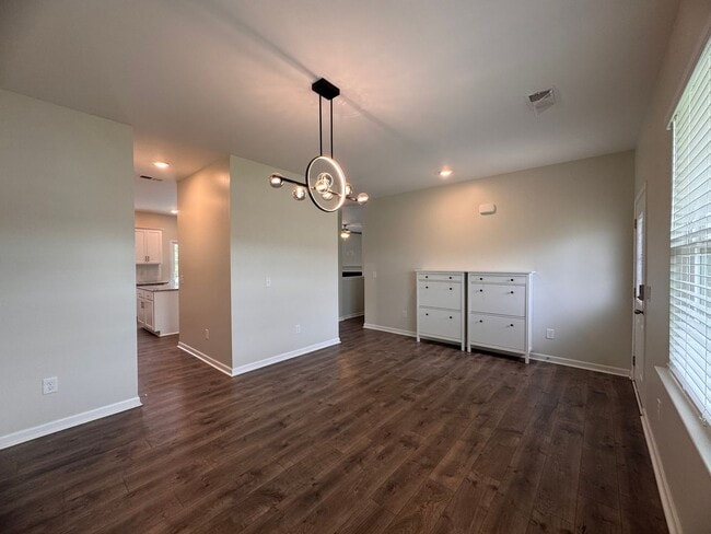 Building Photo - Beautiful 4BR 2.5BA Home in Trinity