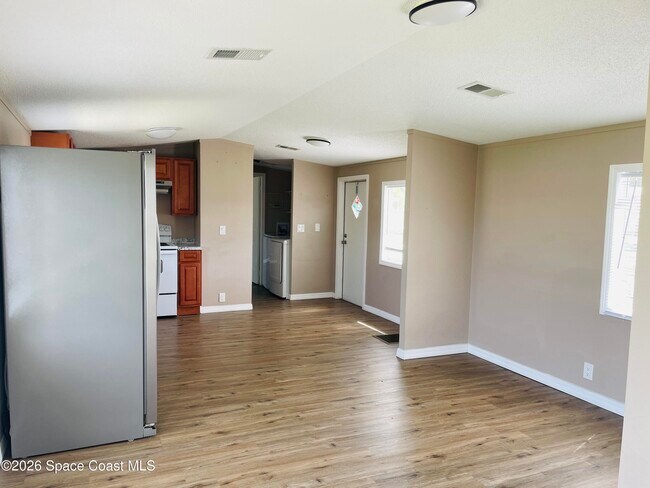 Building Photo - 2508 Chatham Way NE