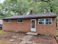 Building Photo - 3 Bedroom 1 Bathroom House