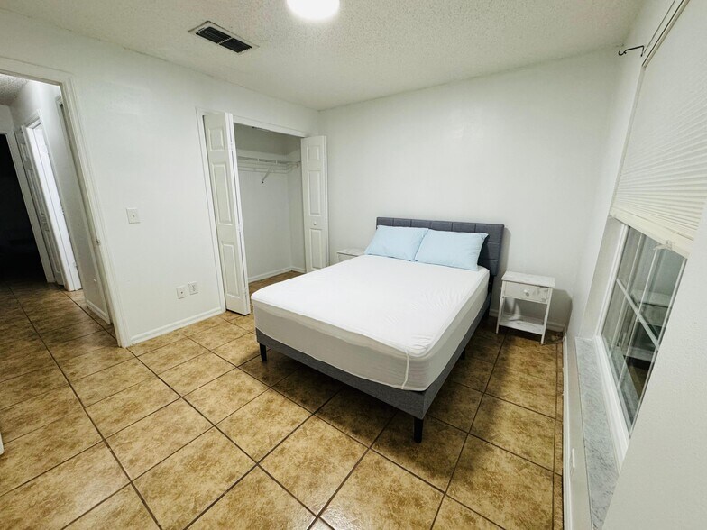 Private Room - 536 Cheshire Way