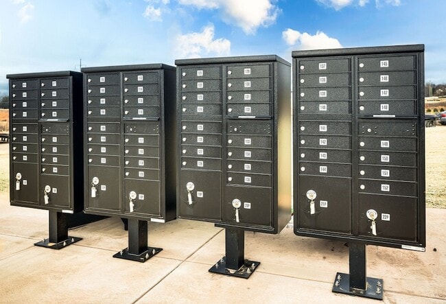 Building Photo - 3040 Poplar Farms Dr