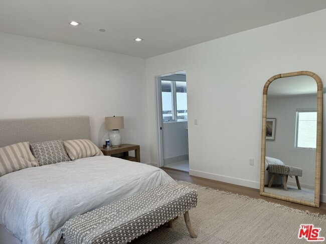 Building Photo - 9842 Vidor Dr