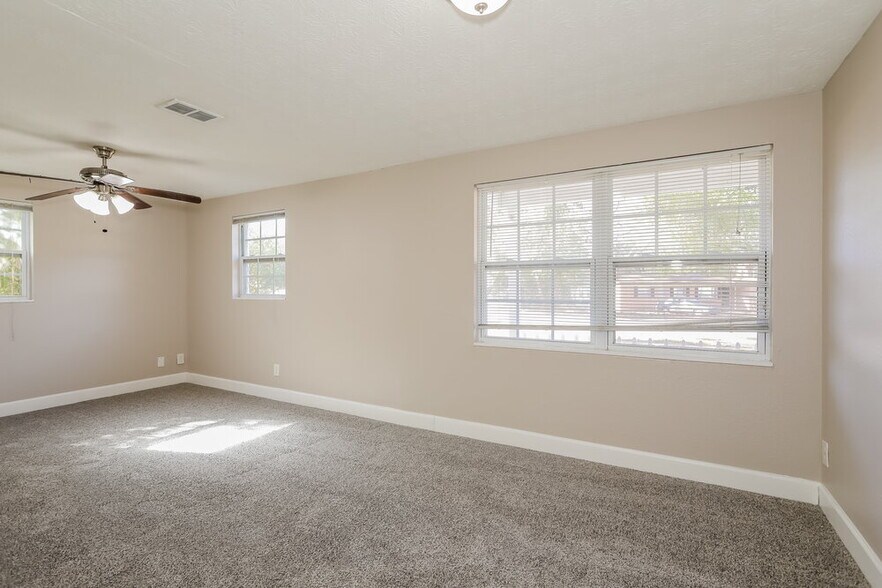 Building Photo - 126 Aries Dr