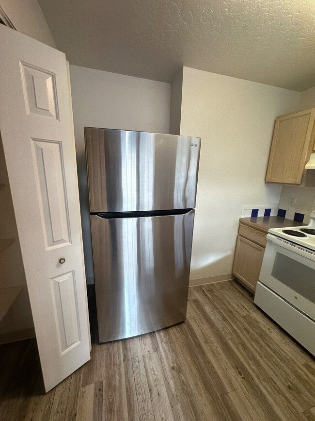 Building Photo - 108 Davis Ave