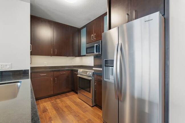 Building Photo - Beautiful Ocean View 2-Bedroom / 2-Bathroo...