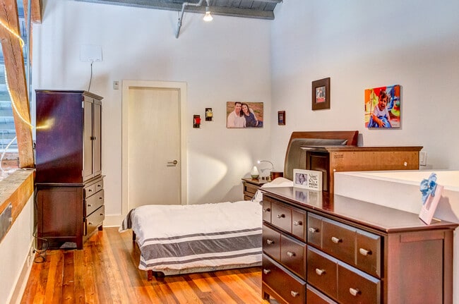 Building Photo - 246 N Court St