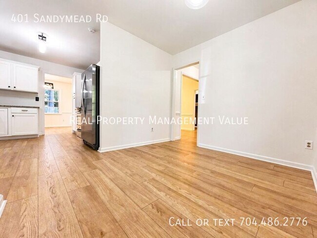 Building Photo - 401 Sandymead Rd