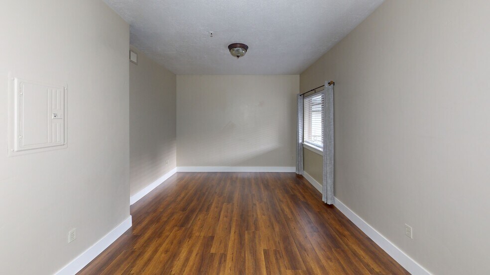 Livingroom - 67 E 200 N