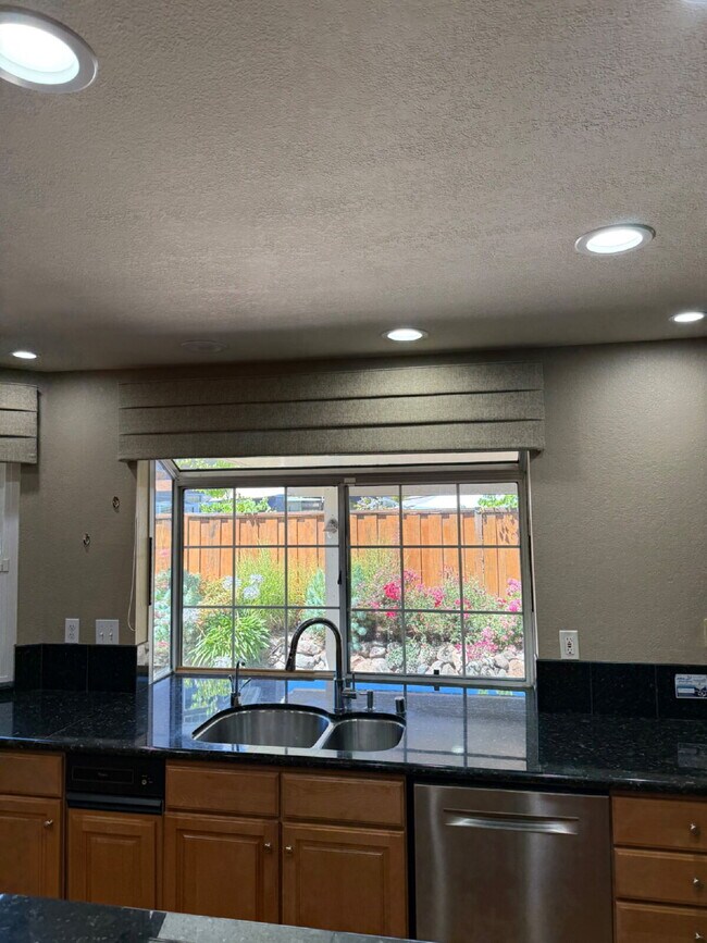 Building Photo - Beautiful 4 Bedroom, 3 Bathroom Pleasanton Home with 3-Car Garage & Large Backyard