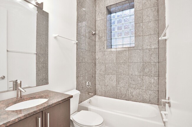 Building Photo - Wicker Park Large Sunny 1 Bedroom. Beautiful Courtyard. Great Location. Laundry/Internet.