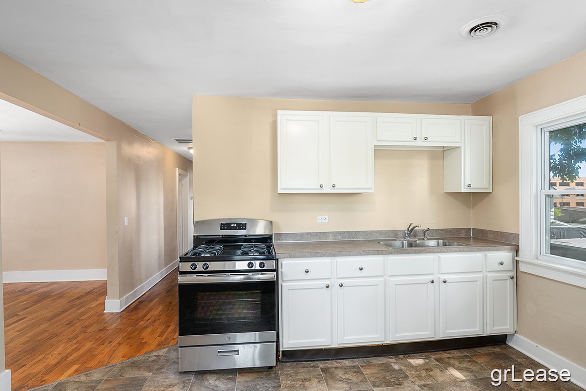 Building Photo - 618 Veto St NW