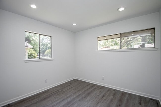 Building Photo - 119 Poinsetta Dr