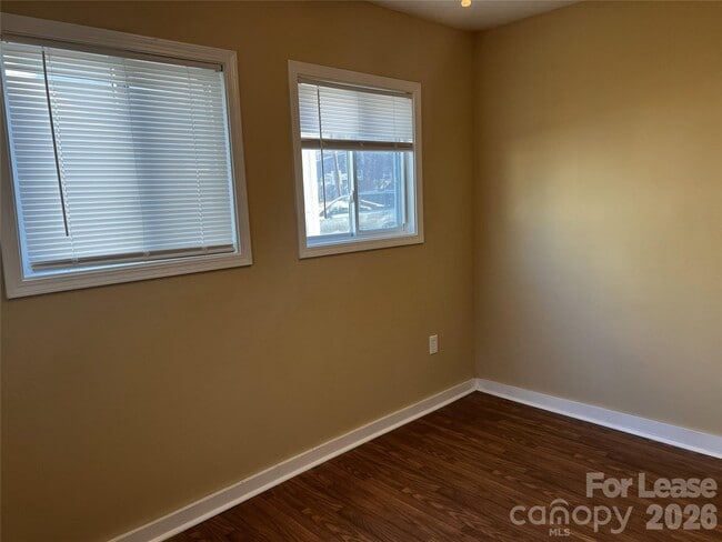 Building Photo - 107 N Turner Ave