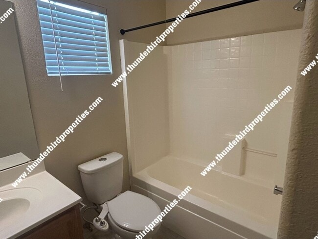 Building Photo - Gated Community 2 Bedroom - 2 Bathroom - 2 Car garage