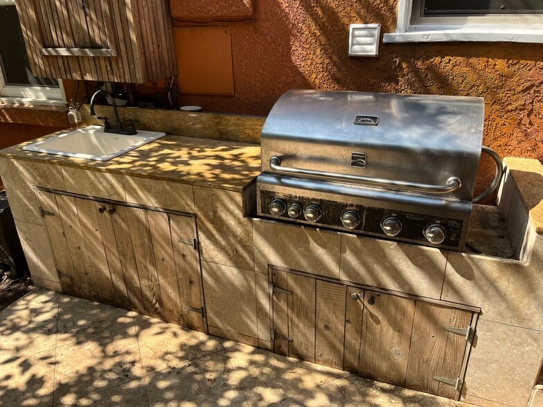 Building Photo - 1684 West Blvd