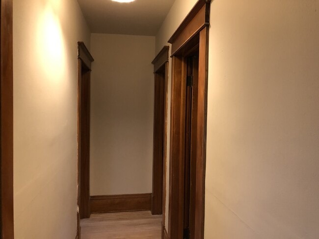 Building Photo - Huge 5 Bed 2 Bath home near UWEC with big ...