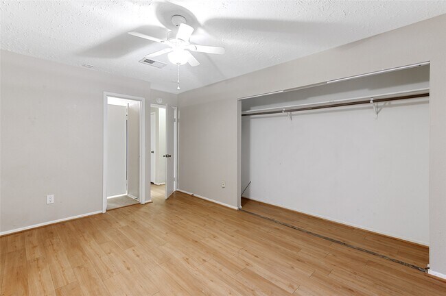 Building Photo - 2423 Spring Dusk Ln