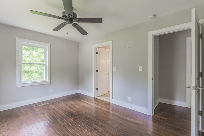 Building Photo - 3353 Van Buren St