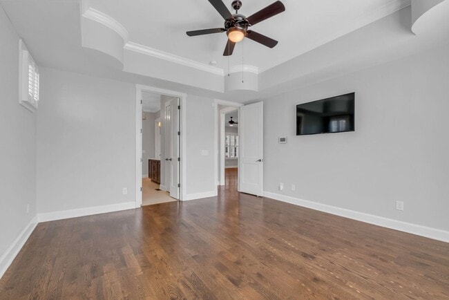 Building Photo - Stunning 5BE/4.5BA in the heart of Green H...