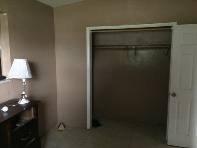 Building Photo - Nice 3-1 house next to SWAP SHOP