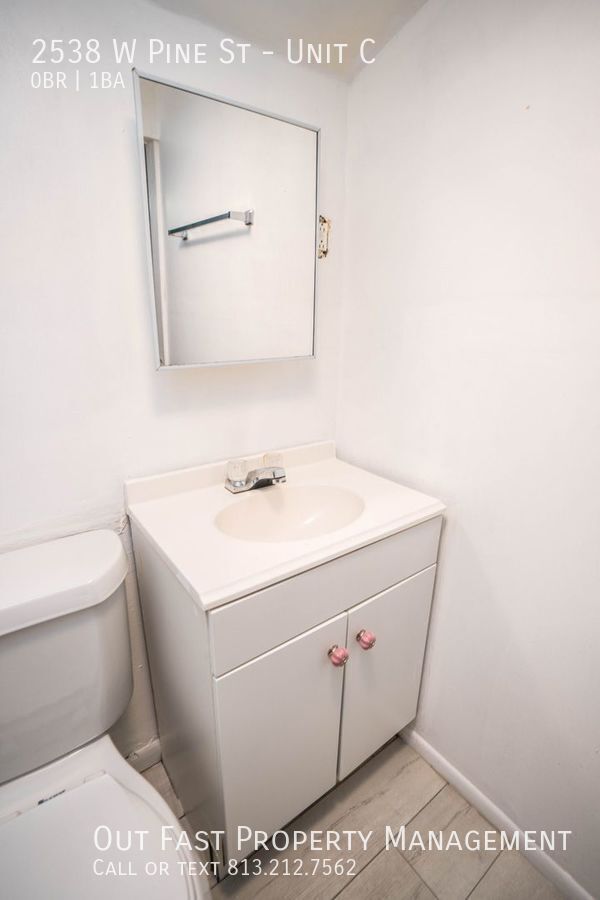 Building Photo - Private 1-Bedroom Studio Near Downtown Tam...