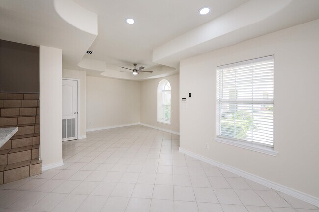 Building Photo - 1000 Ranchway Dr