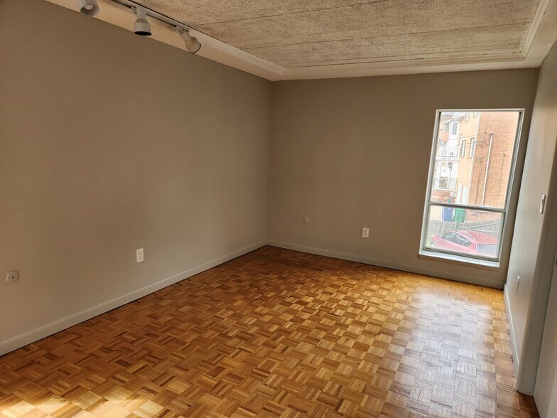 Building Photo - 44 Broadlawn Park