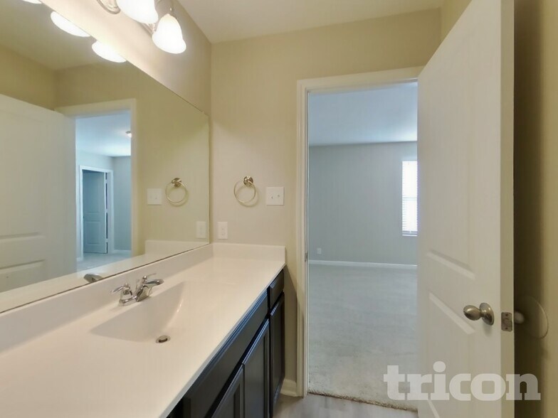 Building Photo - 4827 Hallies Gdn