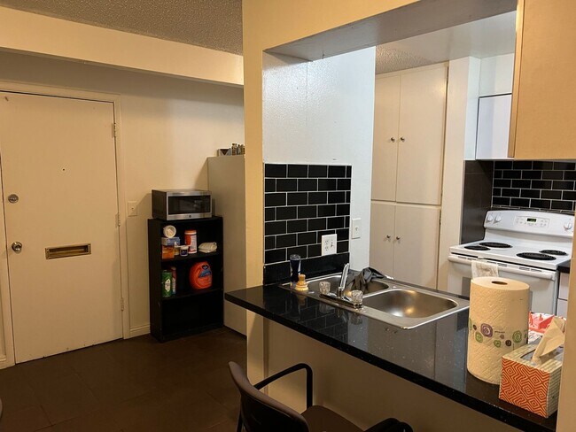 Building Photo - 68 E 200 S