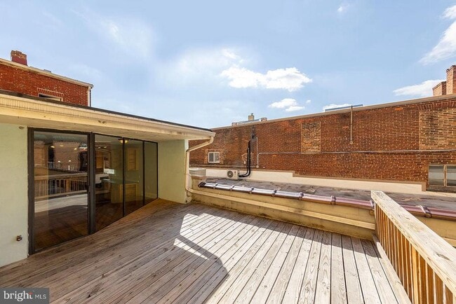 Building Photo - 7 N Loudoun St