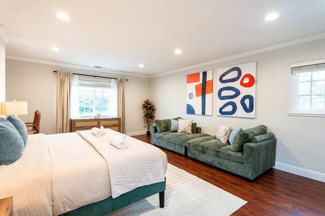 Building Photo - 1004 Airport Blvd