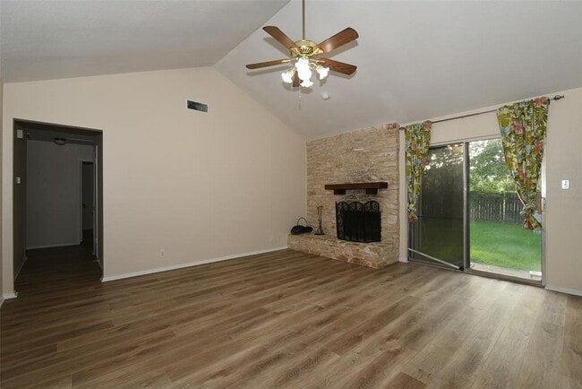 Building Photo - 410 Splitrock