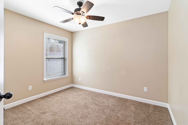 Building Photo - 130 Mistwood Ln