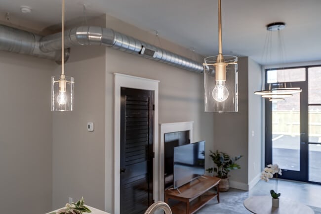 Building Photo - 1523 W Cary St