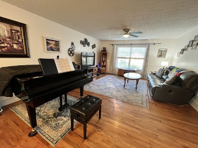 Building Photo - 601 Princeton Dr
