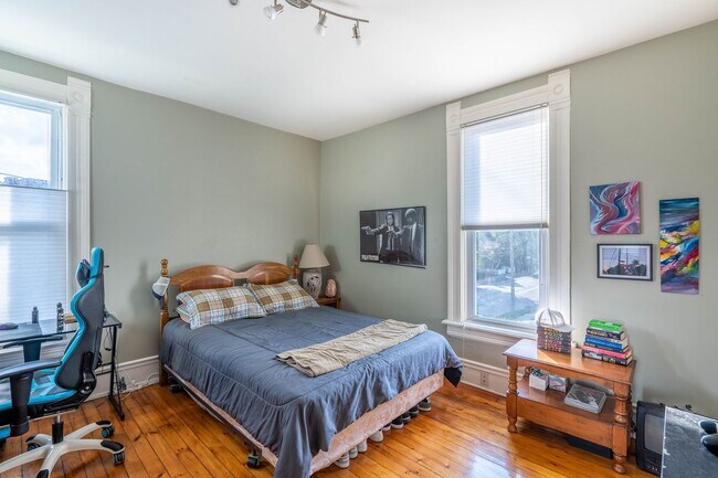 Building Photo - 1371 N High St