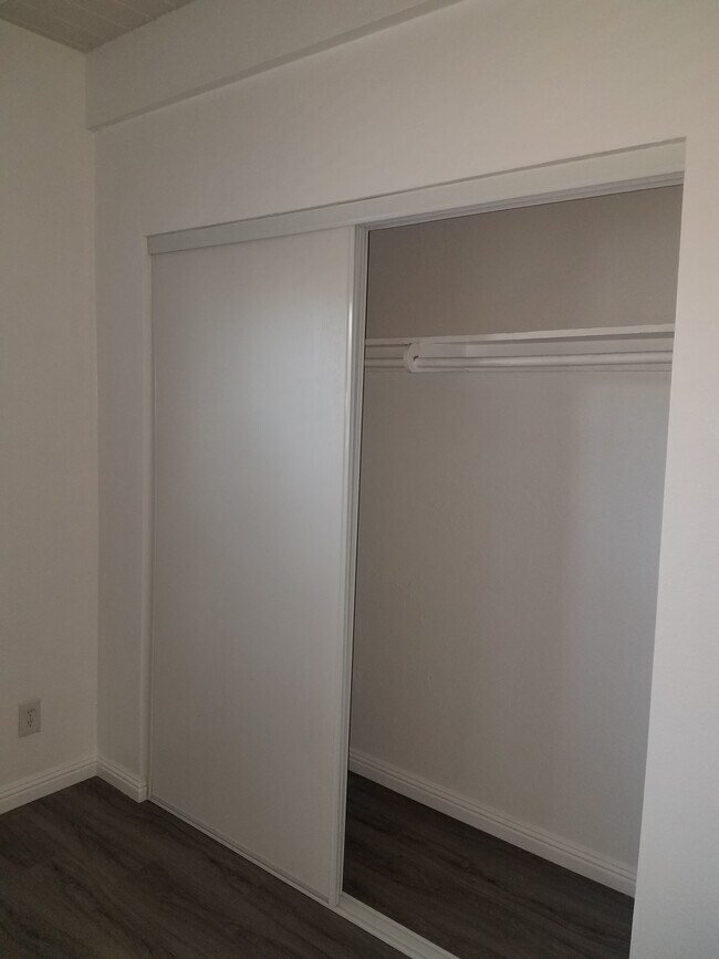 Building Photo - 1415 E Cruces St