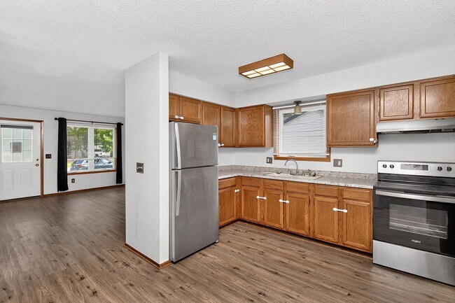 Building Photo - GREAT NEIGHBORHOOD!! 3 Bedroom, 1 Bath Home in Ankeny