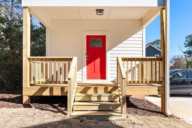 Primary Photo - 3904.5 Avent Ferry Rd