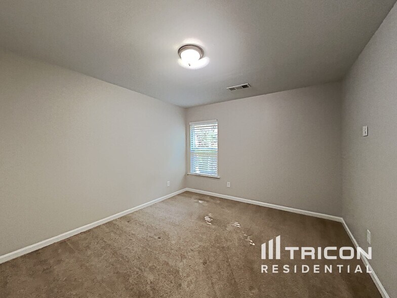 Building Photo - 119 Kasey Dr