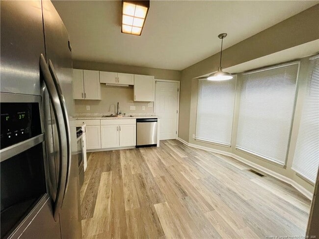 Building Photo - 5767 Pepperbush Dr