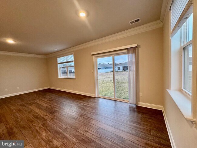 Building Photo - 33016 Blue Iris Rd