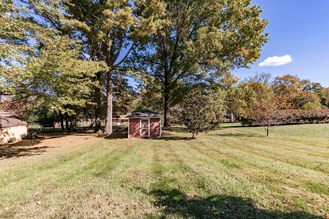 Building Photo - 1211 Meadowridge Trail